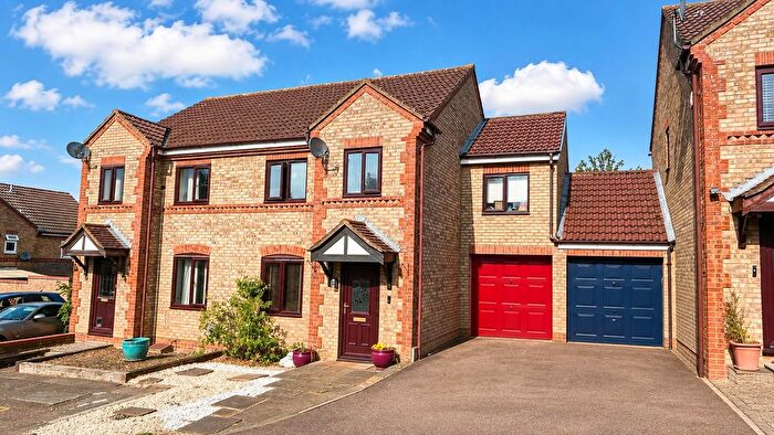 4 Bedroom Semi-Detached House For Sale In Goathland Croft, Emerson Valley, Milton Keynes, MK4
