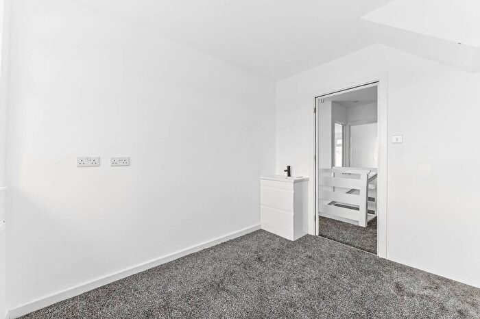 Studio To Rent In Crossways Road, Mitcham, CR4