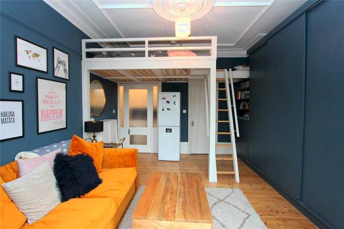 Flat To Rent In Fox Lane, Palmers Green, London, N13