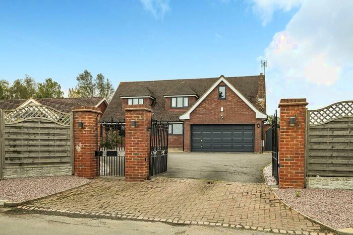 4 Bedroom Detached House For Sale In Tyburn Lane, Pulloxhill, MK45