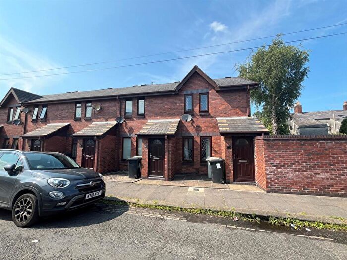 2 Bedroom House To Rent In Ryle Street, Macclesfield, Cheshire, SK11