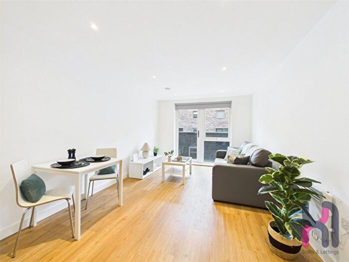 2 Bedroom Flat To Rent In The Plaza, Advent Way, Ancoats, Manchester, M4