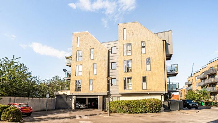 2 Bedroom Flat For Sale In Quoin House, Trout Road, West Drayton, UB7