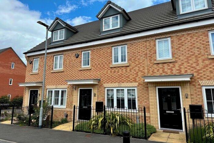 3 Bedroom Property To Rent In The Fouracres, Wakefield, WF1