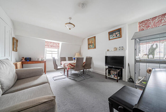 1 Bedroom Apartment For Sale In Monmouth Street, Bath, Somerset, BA1