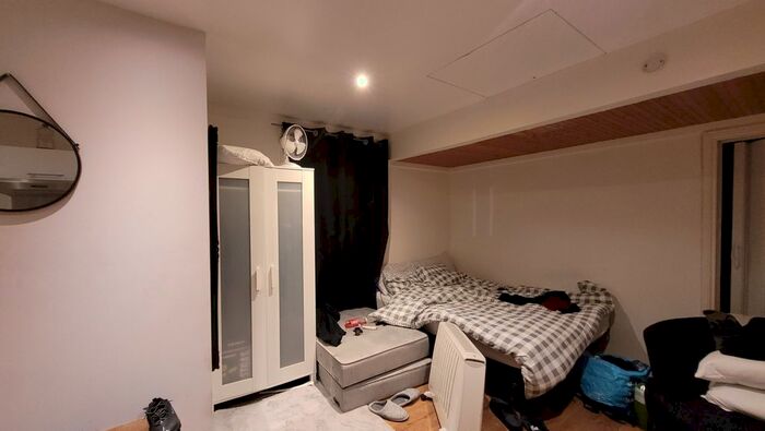 Studio To Rent In Bell Farm Avenue, Dagenham, Essex, RM10