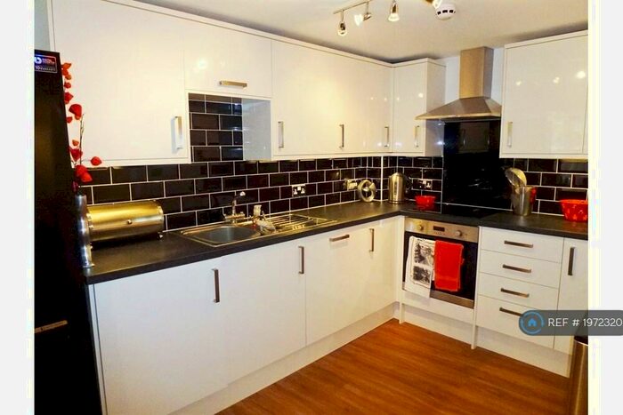 2 Bedroom Flat To Rent In Derngate, Northampton, NN1