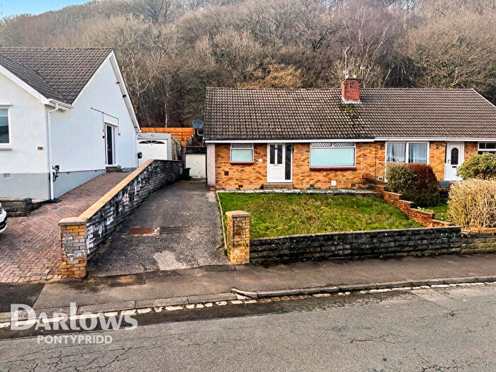 3 Bedroom Semi-Detached Bungalow For Sale In Lanwood Road, Pontypridd, CF37