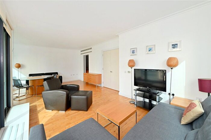 2 Bedroom Flat To Rent In Discovery Dock Apartments, South Quay Square, Canary Wharf, London, E14