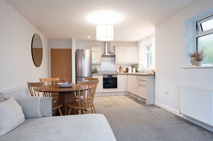 2 Bedroom Flat To Rent In Botley Road, Park Gate, Southampton, SO31