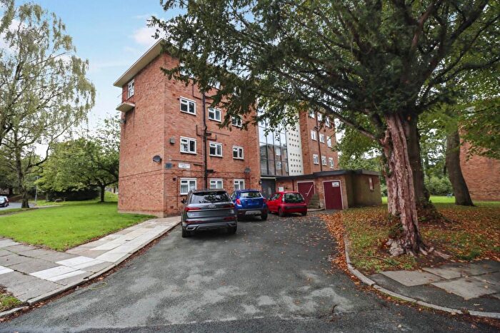 2 Bedroom Flat For Sale In Torrington Drive, Thingwall, CH61