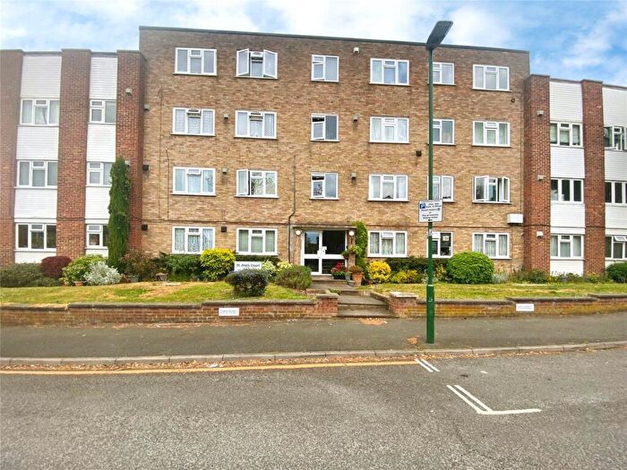 2 Bedroom Flat For Sale In Stanley Road, Sutton, SM2