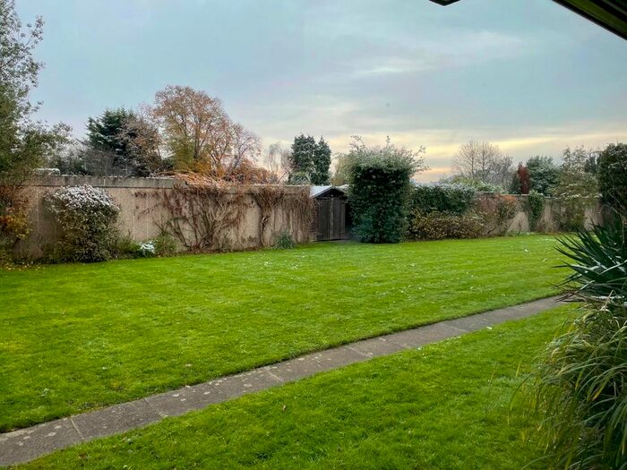 1 Bedroom Flat To Rent In Beechcroft, Galsworthy Road, Kingston Upon Thames, KT2