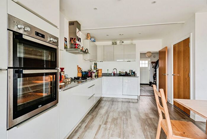 3 Bedroom End Terrace House For Sale In Sher Afzal Close, Oxford, OX4