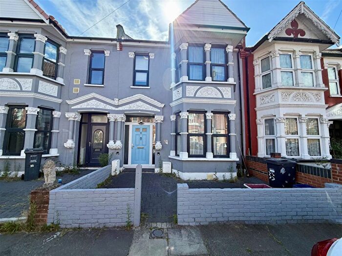 4 Bedroom Terraced House To Rent In Avonwick Road, Hounslow, TW3