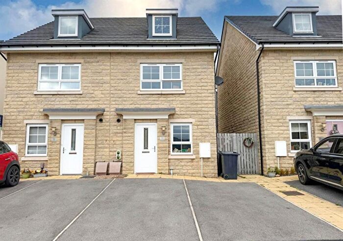 3 Bedroom Semi-Detached House For Sale In Fulton Crescent, Silsden, BD20