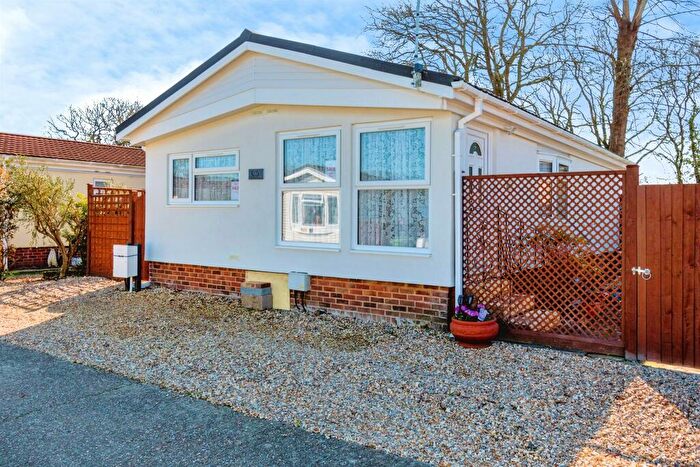 2 Bedroom Park Home For Sale In Oaktree Caravan Site, West End, Southampton, SO30