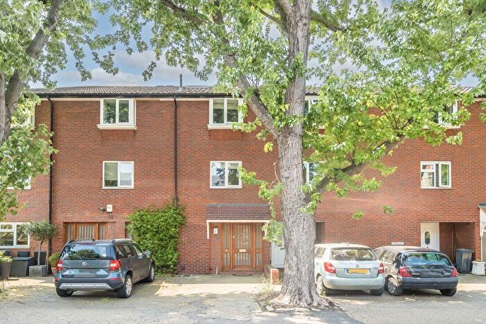 4 Bedroom Property To Rent In Fishers Lane, Chiswick, W4