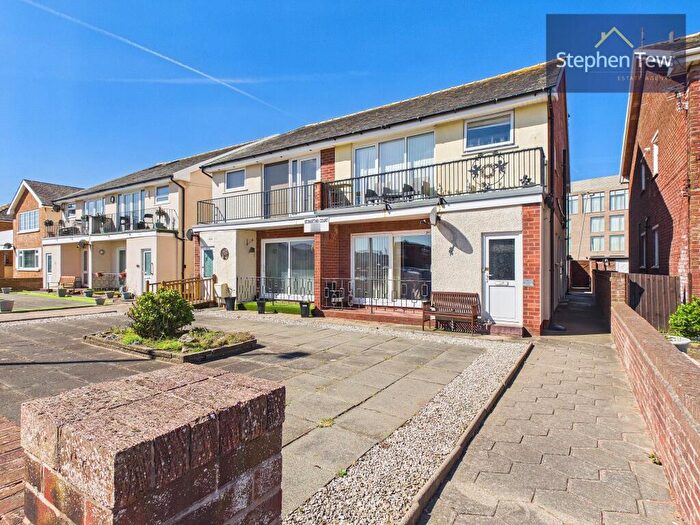 2 Bedroom Flat For Sale In Clifton Drive, St. Martins Court, FY4