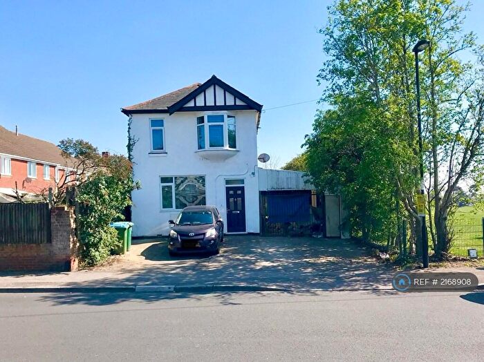 1 Bedroom Flat To Rent In Merryoak Road, Southampton, SO19