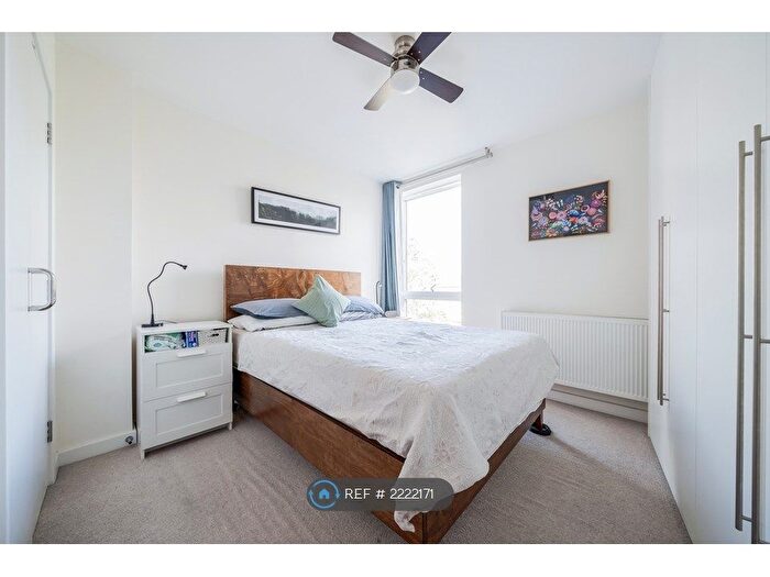 2 Bedroom Flat To Rent In Barrington Road, London, SW9