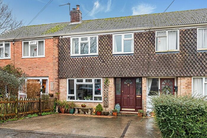 3 Bedroom Terraced House For Sale In Hall Road, Alton, Hampshire, GU34