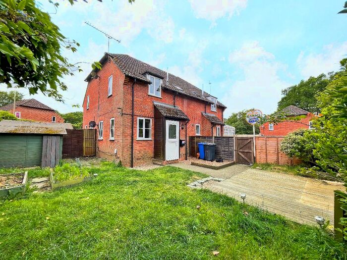 1 Bedroom End Of Terrace House To Rent In Earlsbourne, Church Crookham, Fleet, GU52