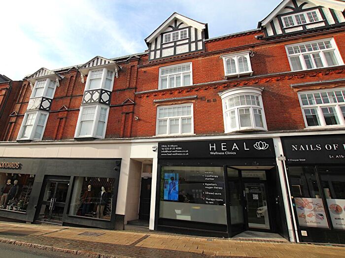 1 Bedroom Flat For Sale In Chequer Street, St. Albans, AL1