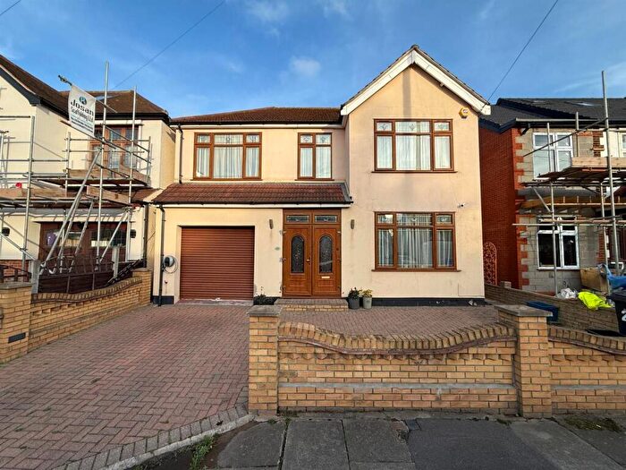 4 Bedroom Detached House For Sale In Budoch Drive, Goodmayes, IG3