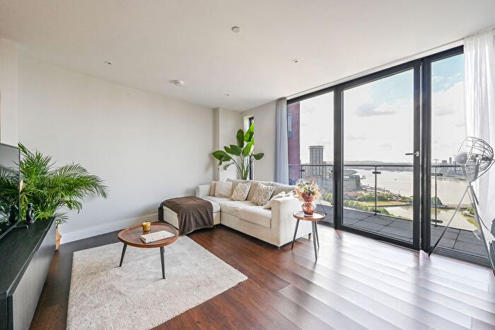 2 Bedroom Flat For Sale In Orchard Wharf, Tower Hamlets, London, E14
