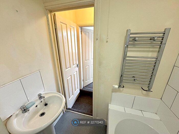 1 Bedroom Flat To Rent In Firth Park Road, Sheffield, S5