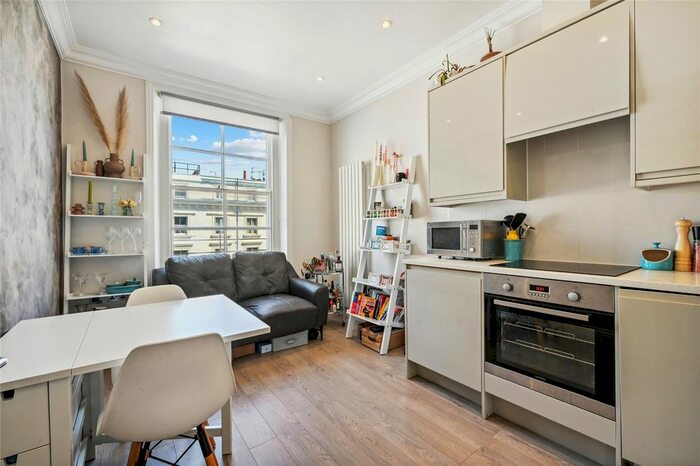 2 Bedroom Flat To Rent In Belgrave Road, Pimlico, London, SW1V