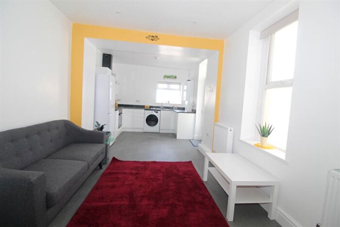 2 Bedroom Flat To Rent In Whitchurch Road, Heath, Cardiff, CF14
