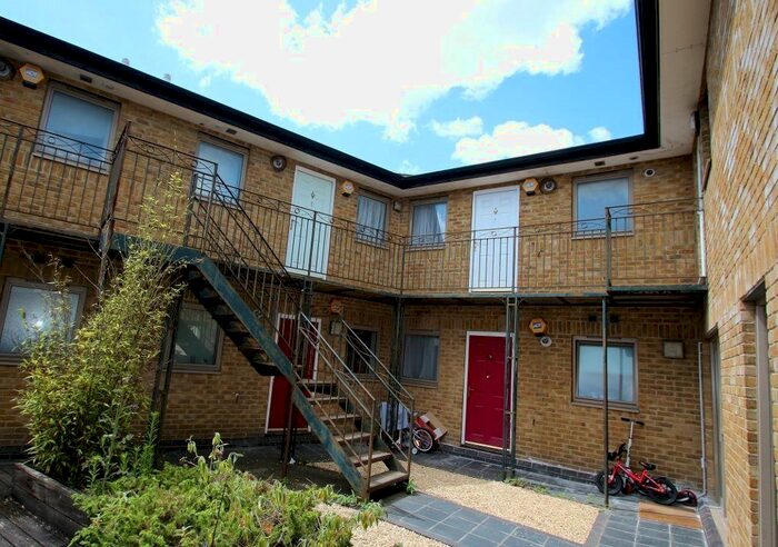 2 Bedroom Flat To Rent In Richwood House, Trinity School Lane, Cheltenham, GL52