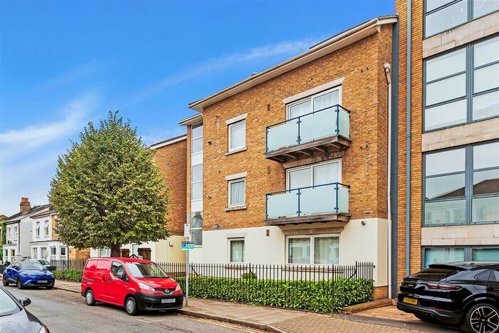 1 Bedroom Flat To Rent In Cascades Court, Hartfield Crescent, Wimbledon, SW19