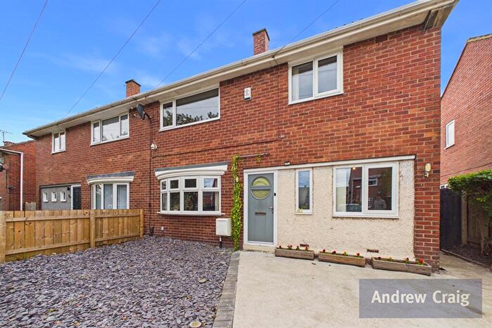3 Bedroom Semi Detached House For Sale In Ridgeway, Leam Lane, NE10