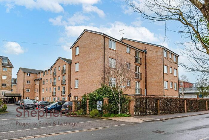 2 Bedroom Flat For Sale In Brocket Road, Hoddesdon, EN11