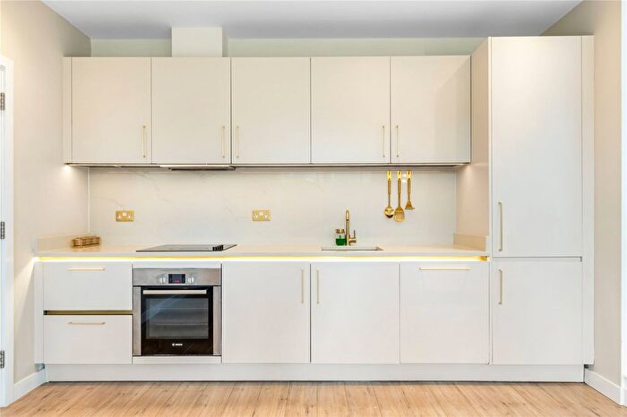 2 Bedroom Flat To Rent In Chadwell Lane, London, N8