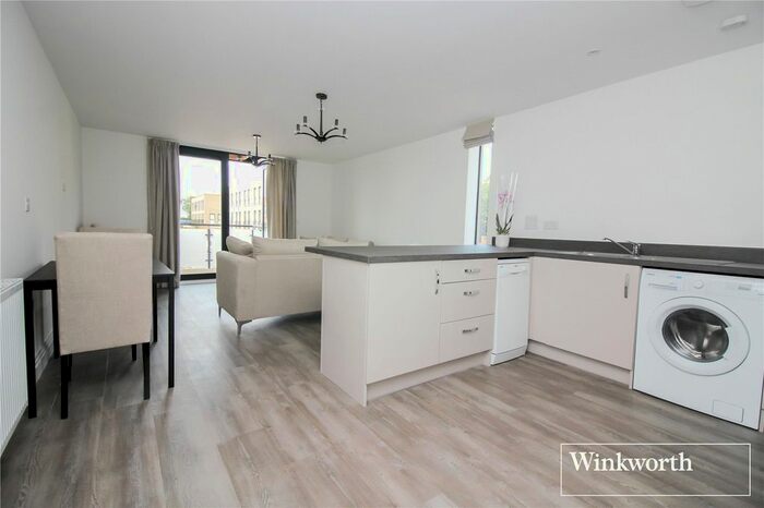 2 Bedroom Flat To Rent In Horizon Place, Studio Way, Borehamwood, Hertfordshire, WD6