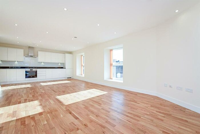 2 Bedroom Flat To Rent In Rye Lane, Peckham London, SE15