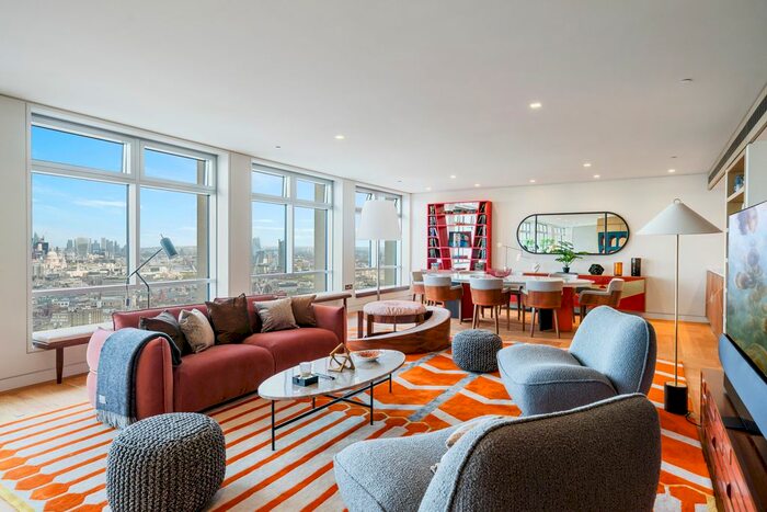 3 Bedroom Flat To Rent In New Oxford Street, WC1A