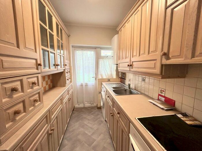 3 Bedroom House To Rent In Upper Rainham Road, RM12