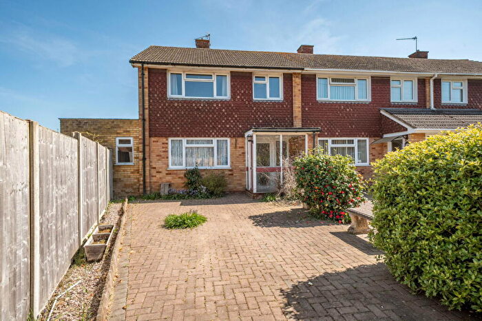 3 Bedroom End Of Terrace House For Sale In Woodlands, Overton, Basingstoke, RG25