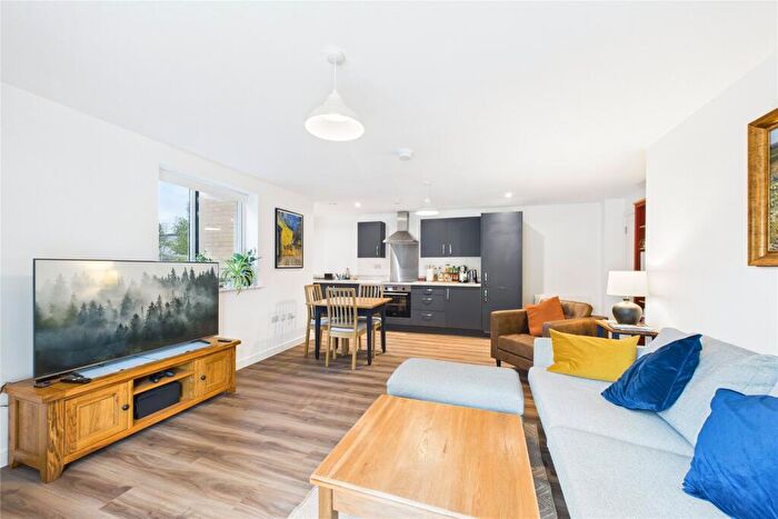 1 Bedroom Apartment To Rent In Clivemont Road, Maidenhead, Berkshire, SL6