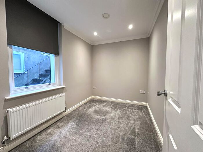 2 Bedroom Apartment To Rent In Selbourne, BN3