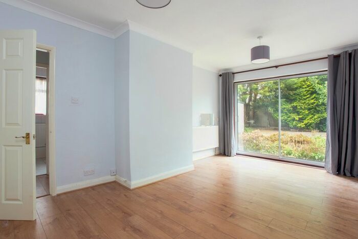 2 Bedroom Bungalow To Rent In Foxon Lane, Caterham, CR3