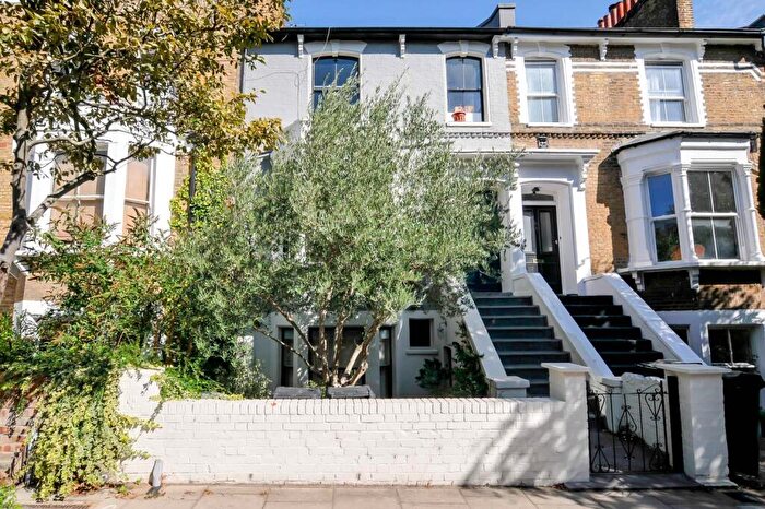 2 Bedroom Maisonette For Sale In Farleigh Road, Stoke Newington, N16