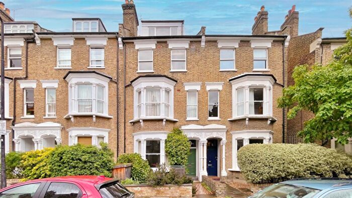 3 Bedroom Flat For Sale In Shirlock Road, Hampstead Heath, London, NW3
