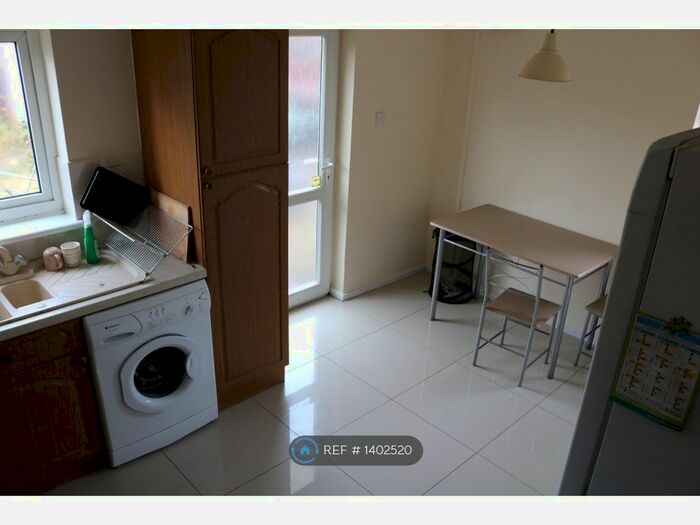 4 Bedroom Semi-Detached House To Rent In Clifford Avenue, Nottingham, NG9