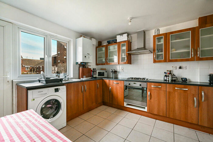 4 Bedroom End Of Terrace House For Sale In Ewe Close, London, N7